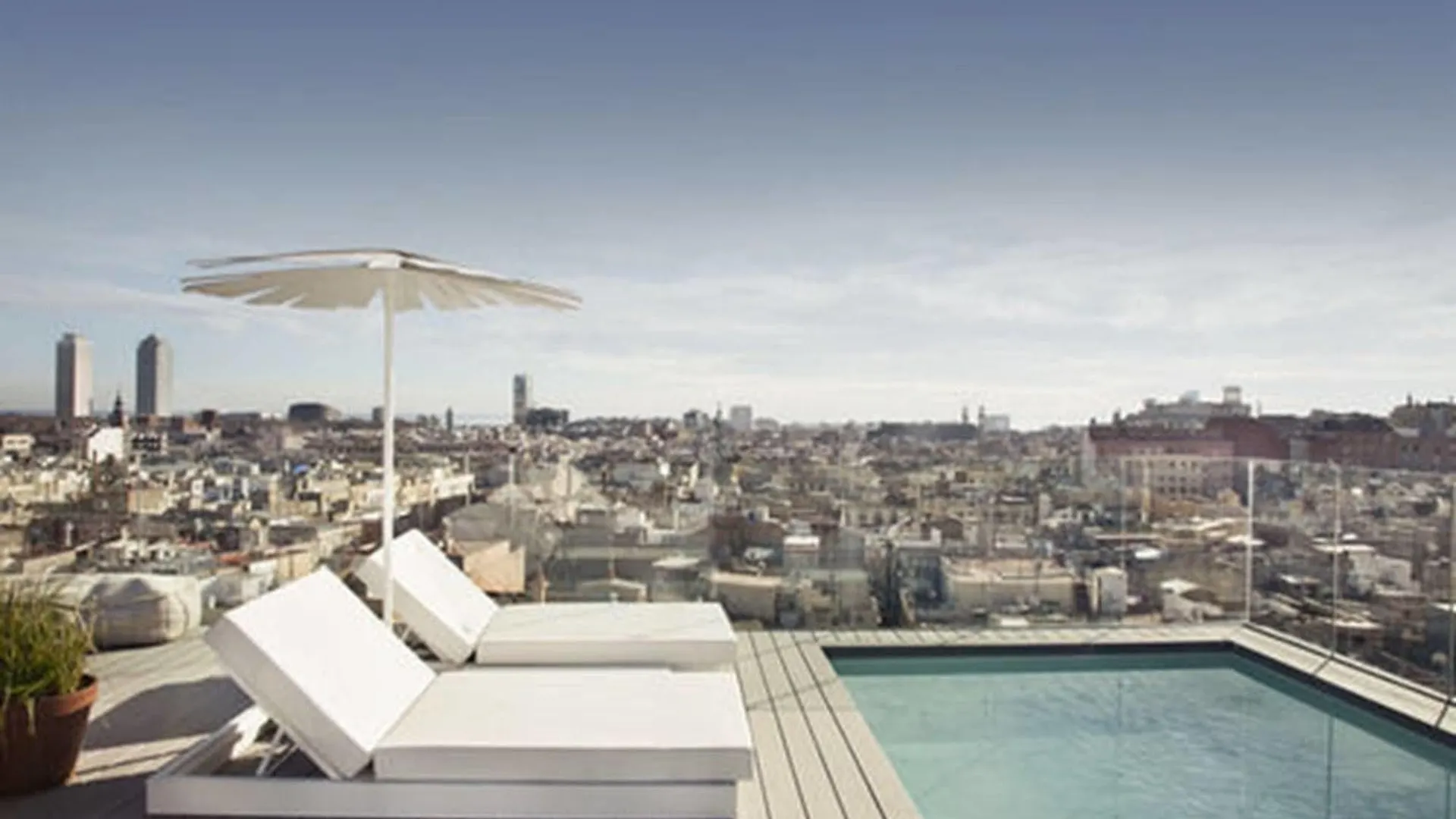 Yurbban Trafalgar Hotel contacts